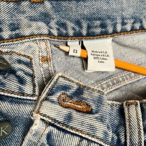 Calvin Klein jeans Women 13s Easy Fit, sandblasted, light distress, 5 pockets.